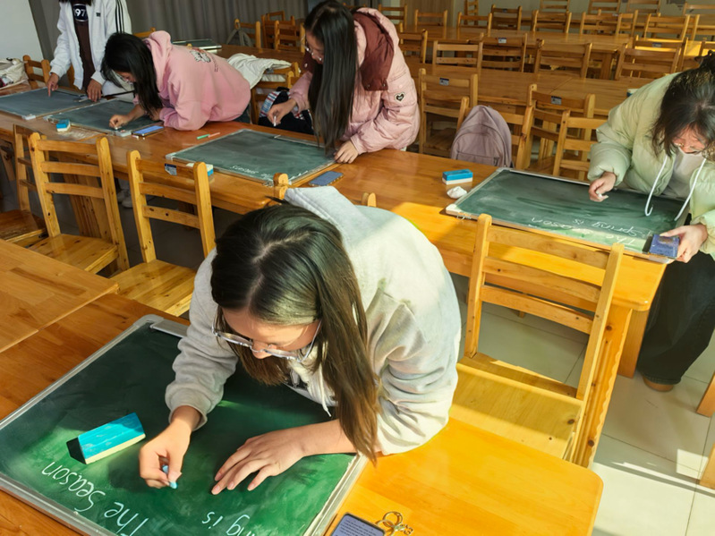 我院英语专业优师六班开展...